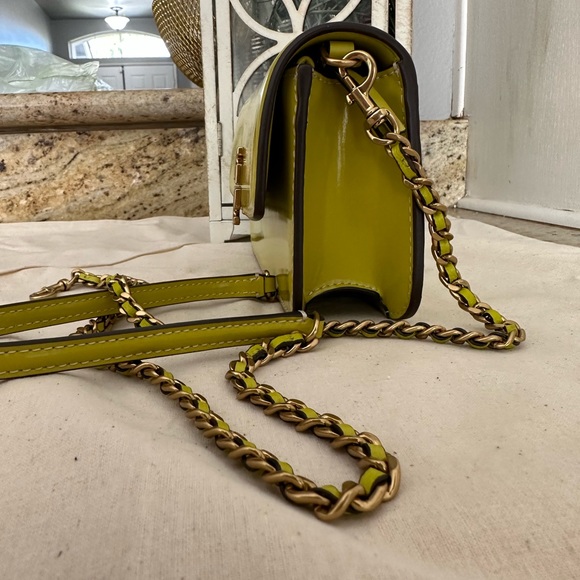 NWT Tory Burch Britten patent chain wallet crossbody w. Wristlet - Picture 6 of 12